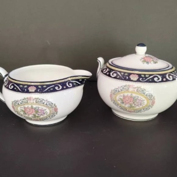 Wedgwood Runnymede Creamer and Covered Sugar Bowl w4472 circa 1978 to 1998 - Picture 1 of 5